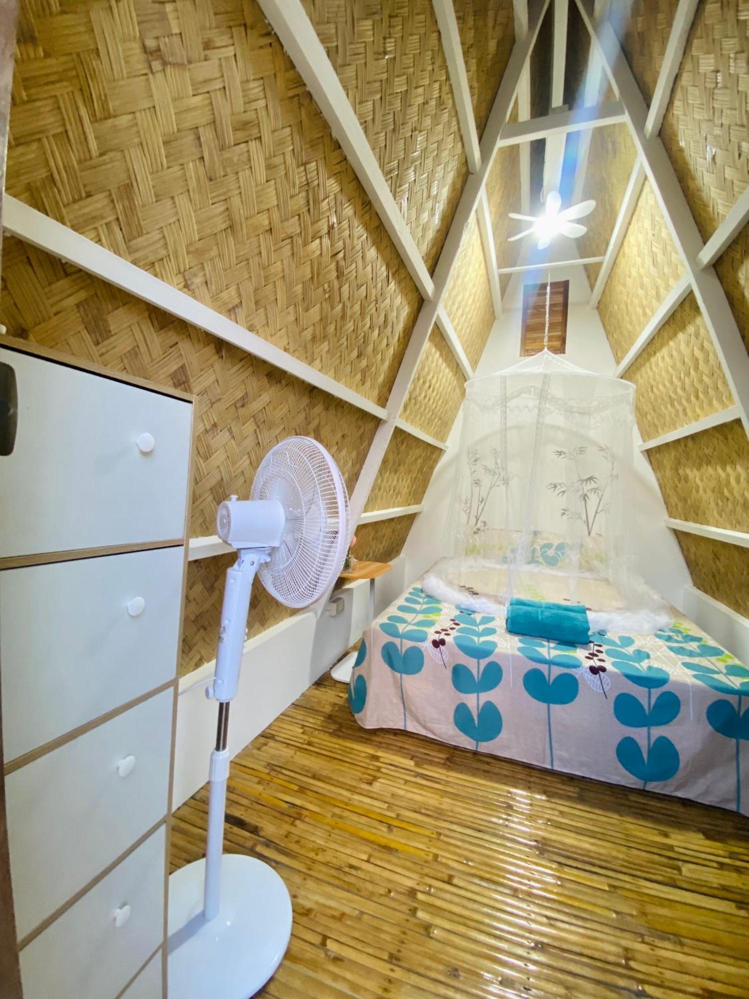 Happy Monkey Hostel El Nido Buitenkant foto